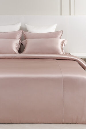 MANITO Classic Soft Light Bedding Set in soft pink hues for serene comfort.
